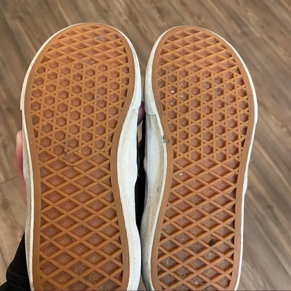 Vans perforated Leather Size 3